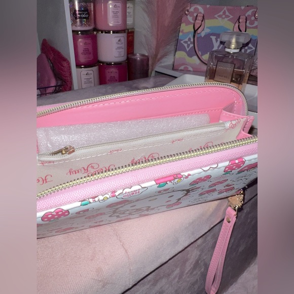 Hello Kitty Wallet (Sanrio) brand new never used - Picture 5 of 6